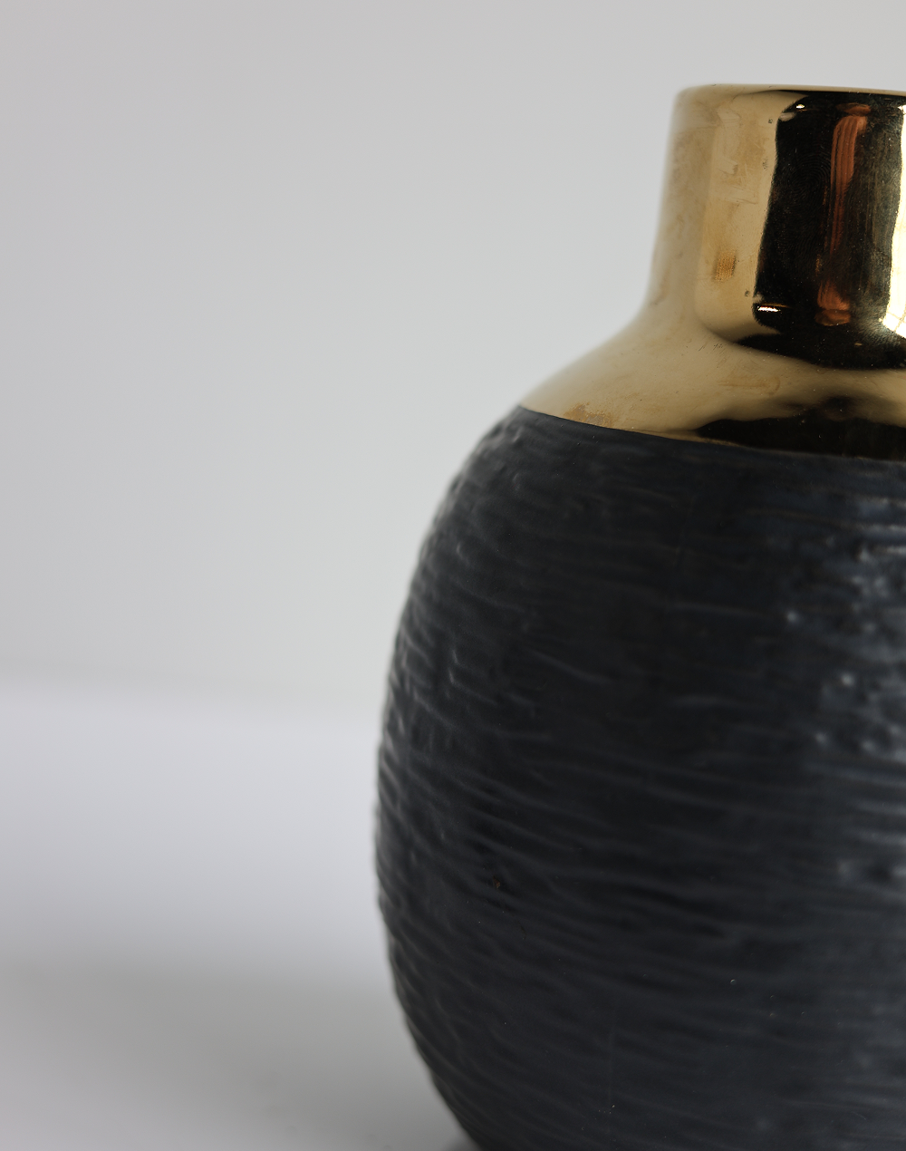 Nior Pebble Vase
