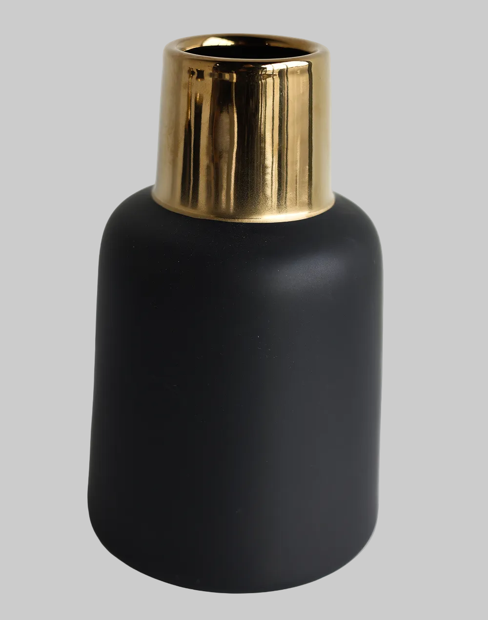 Nior Crest Vase