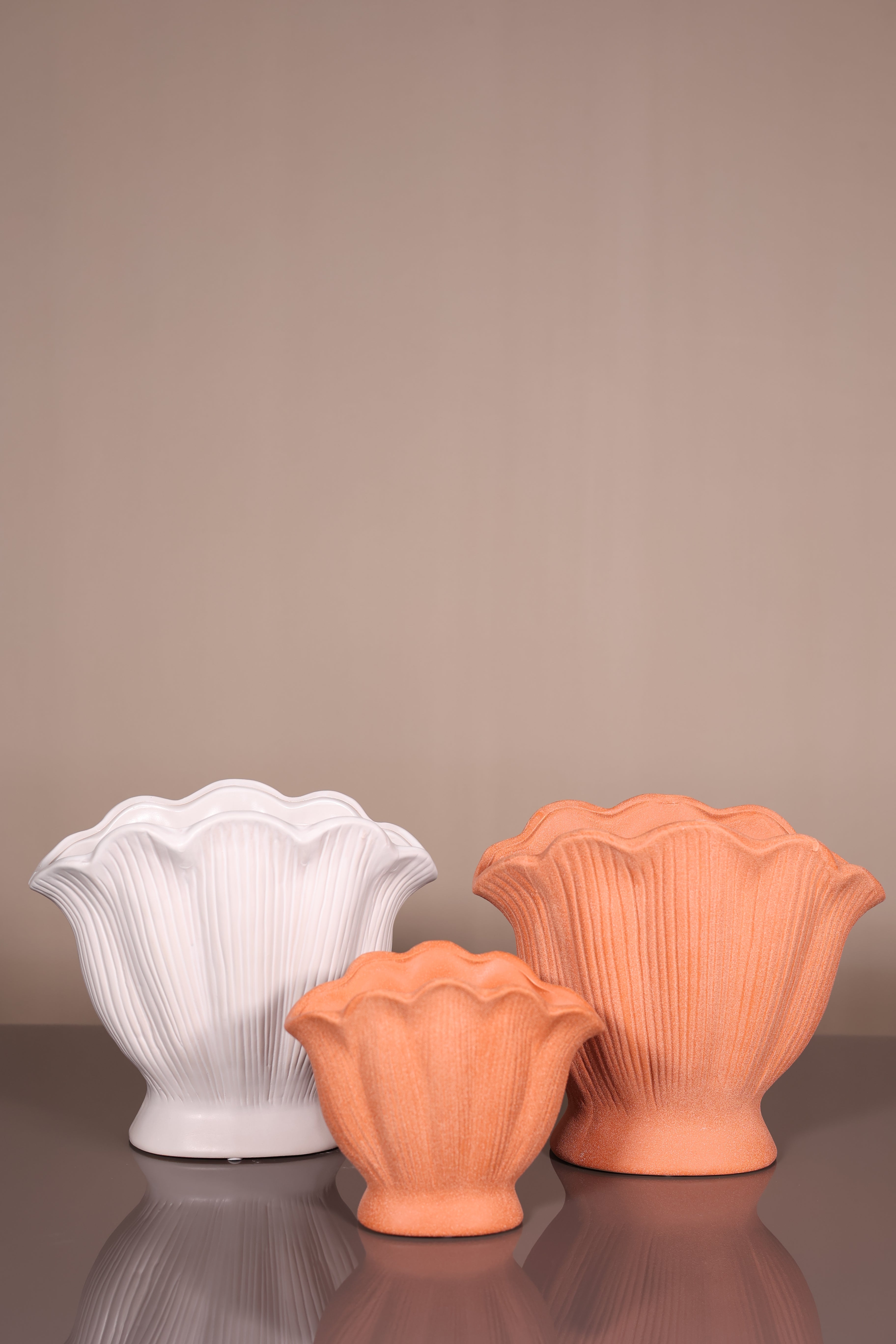 Shell Terracotta Vase- Medium